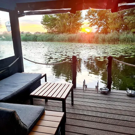 Botel Wasserbungalow Merlin Lehnin