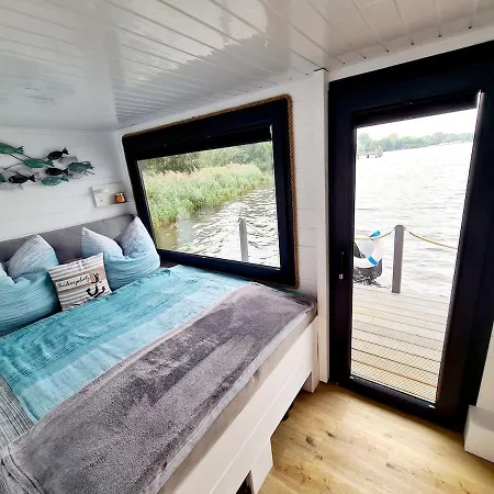 Wasserbungalow Merlin Botel *