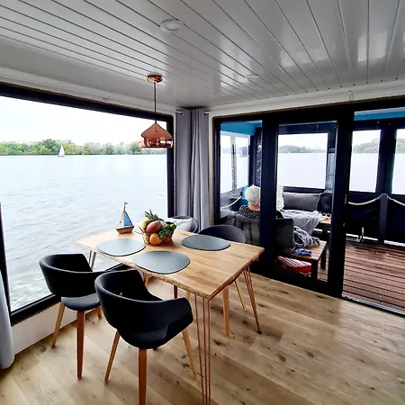 Botel Wasserbungalow Merlin Lehnin