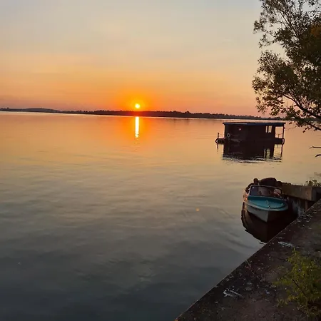 Wasserbungalow Merlin Botel