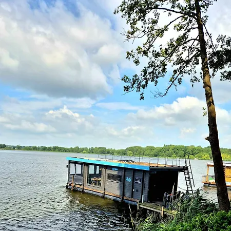 Wasserbungalow Merlin Botel