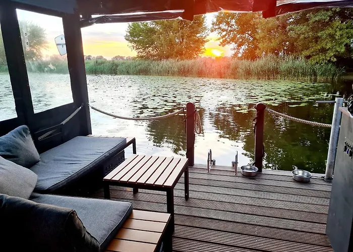 بوتيل Wasserbungalow Merlin ليهنين