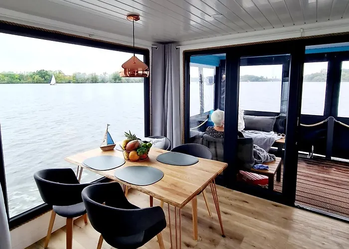 بوتيل Wasserbungalow Merlin ليهنين